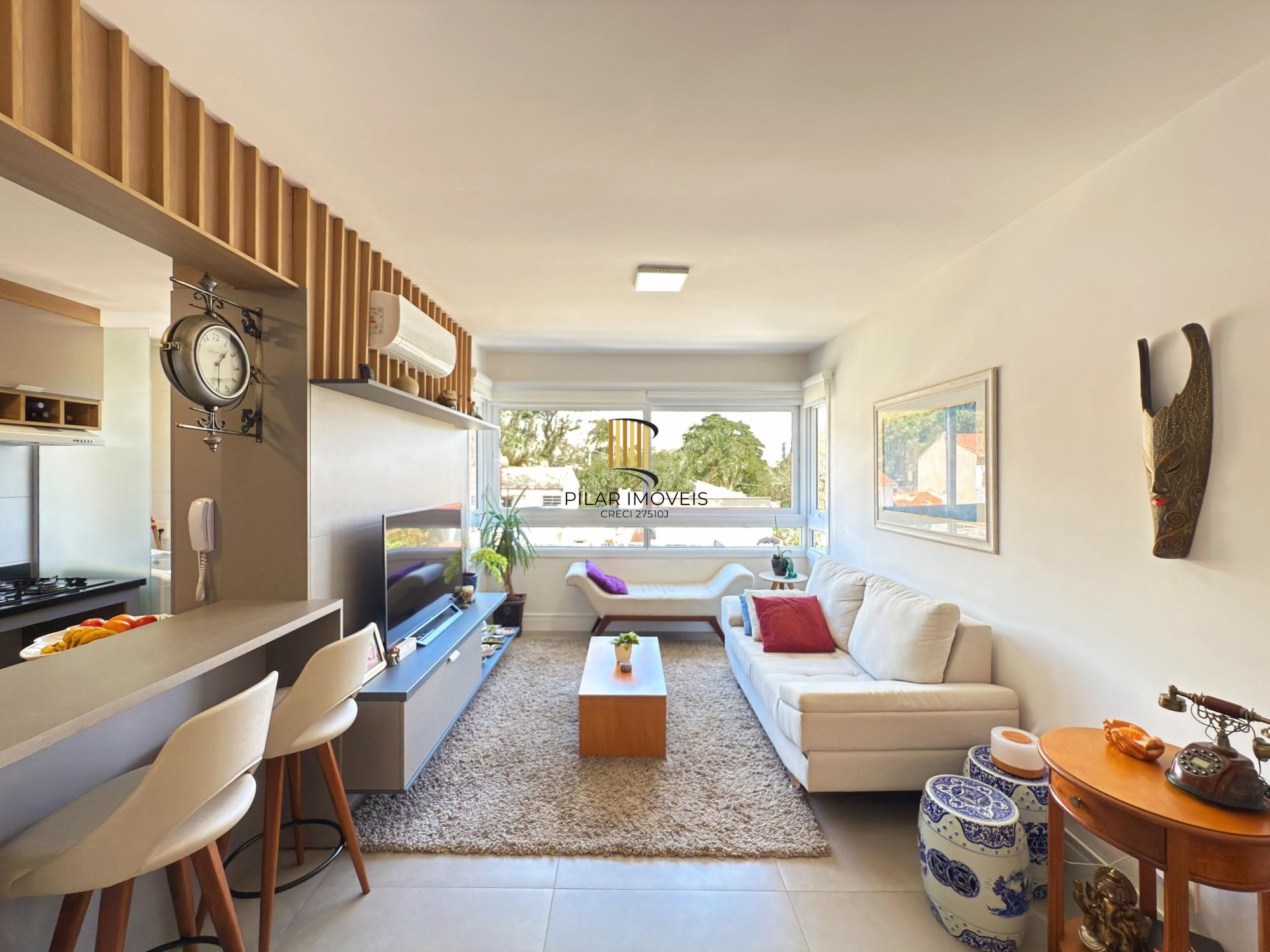 Apartamento 03 Suítes bairro Cristal, 88,97m² de área privativa, semimobiliada e 02 vagas de garagens cobertas.