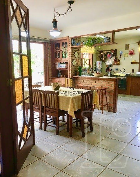 Casa para Venda - 570m², 3 dormitórios, sendo 1 suites, 2 vagas - Hípica