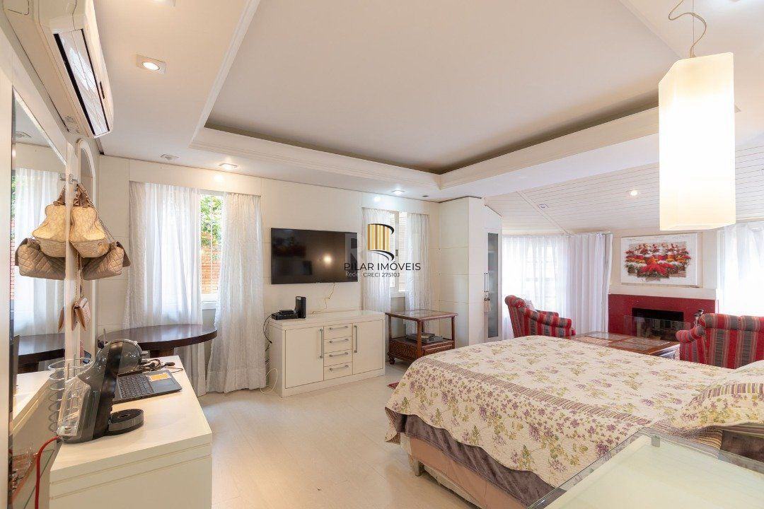 Casa para Venda - 800m², 3 dormitórios, sendo 3 suites, 4 vagas - Vila Assunção