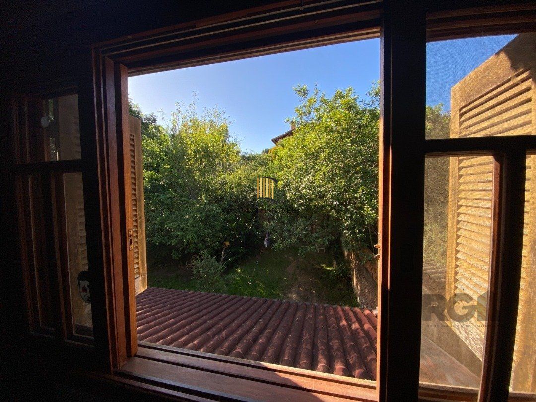 Casa para Venda - 350m², 4 dormitórios, sendo 4 suites, 4 vagas - Tristeza