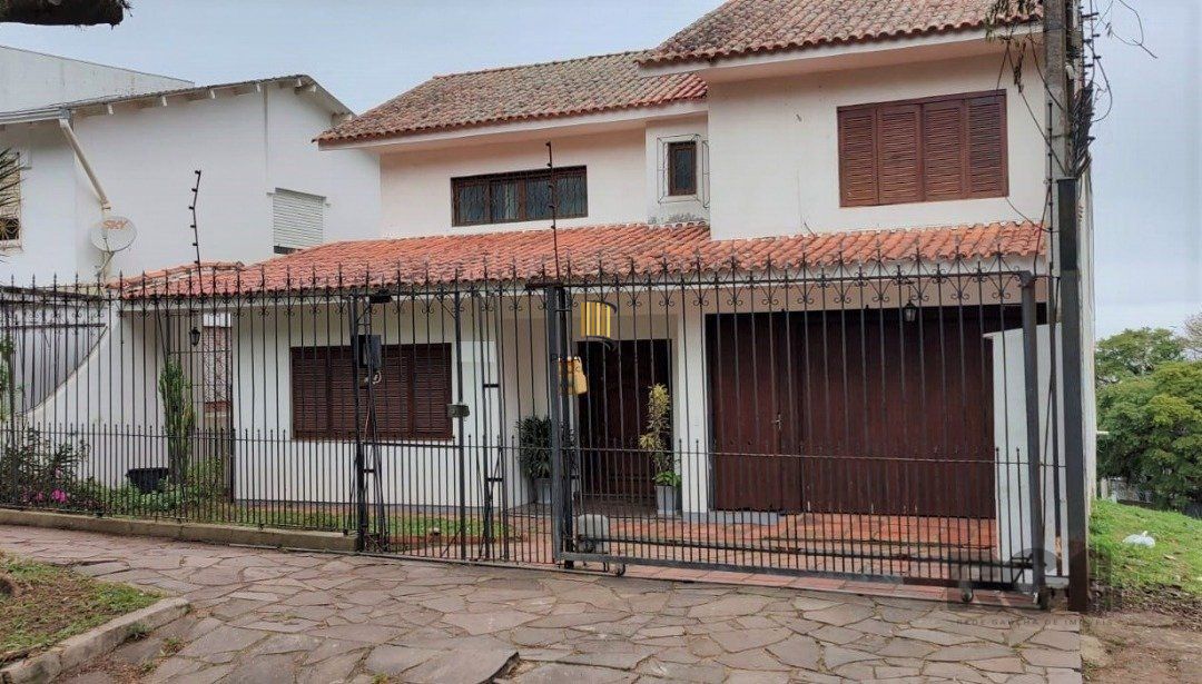casa, 6 quartos, 1 suíte, 3 vagas, 352,38m2 privativos, bairro Santa Tereza