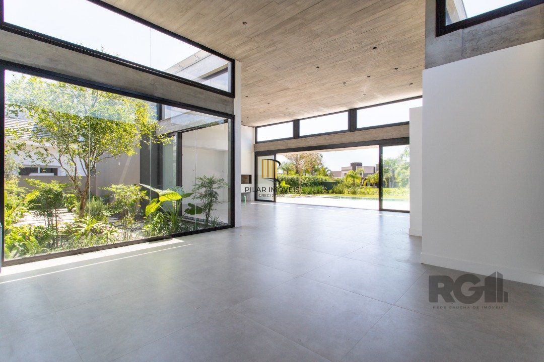 A Casa Le Mans, uma residência térrea de esquina com 389,48m2 de área coberta