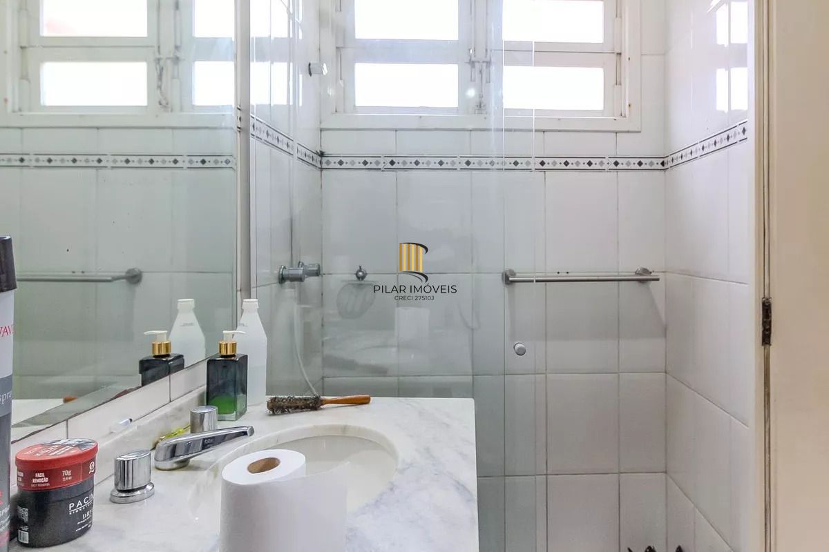 Casa de condomínio, 3 dormitórios, 1 suíte e 2 vagas cobertas no bairro Teresópolis.