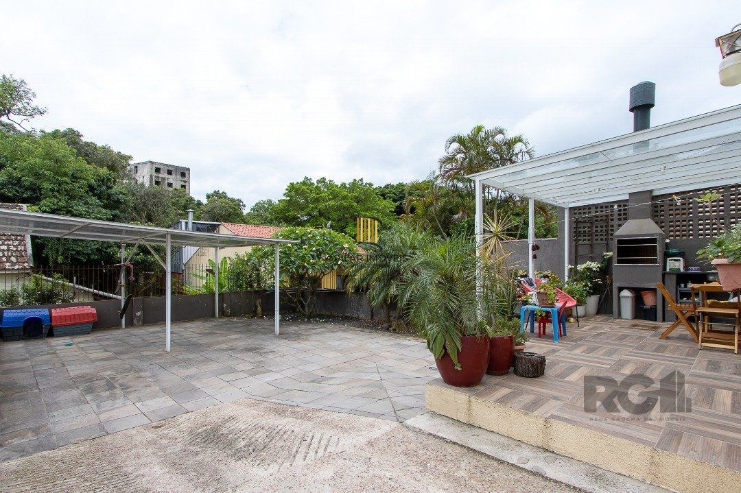 Casa para Venda - 132.55m², 3 dormitórios, sendo 1 suite, 5 vagas - Teresópolis