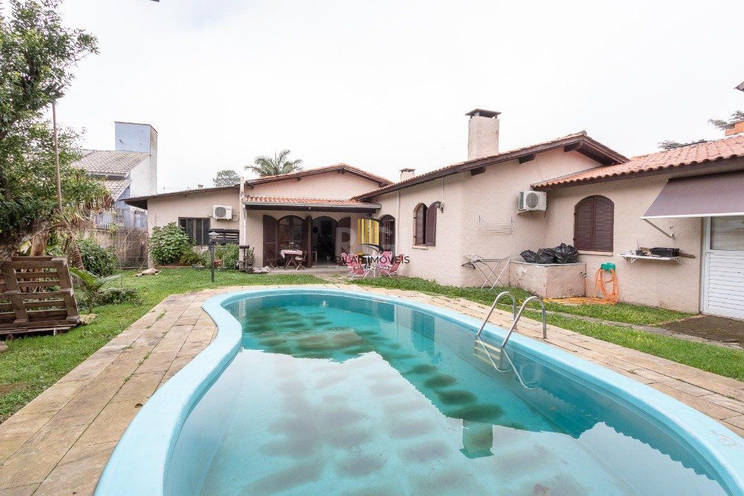 Casa para Venda - 380m², 3 dormitórios, sendo 1 suites, 3 vagas - Tristeza