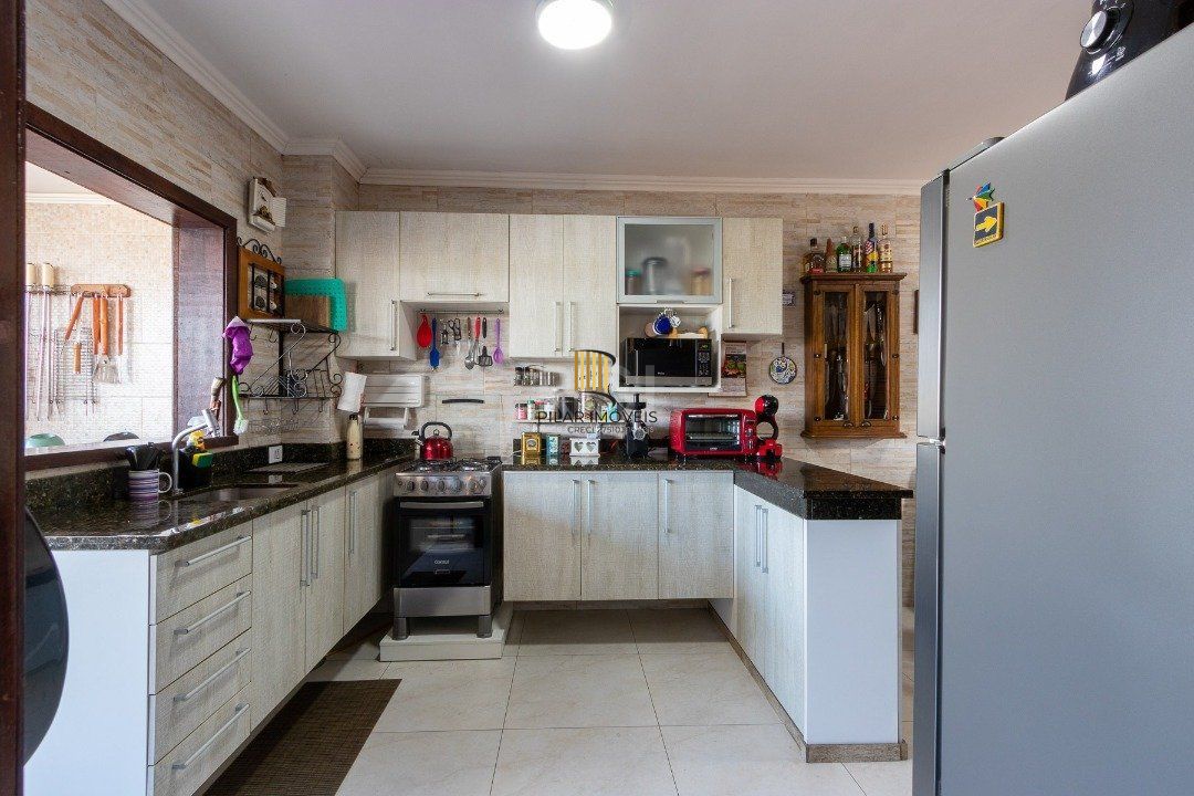 Casa para Venda - 300m², 5 dormitórios, 2 vagas - Cavalhada