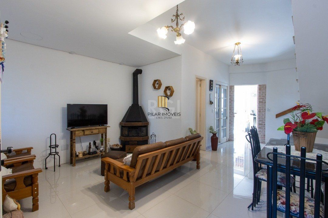 Casa 3 dormitórios no bairro Guarujá