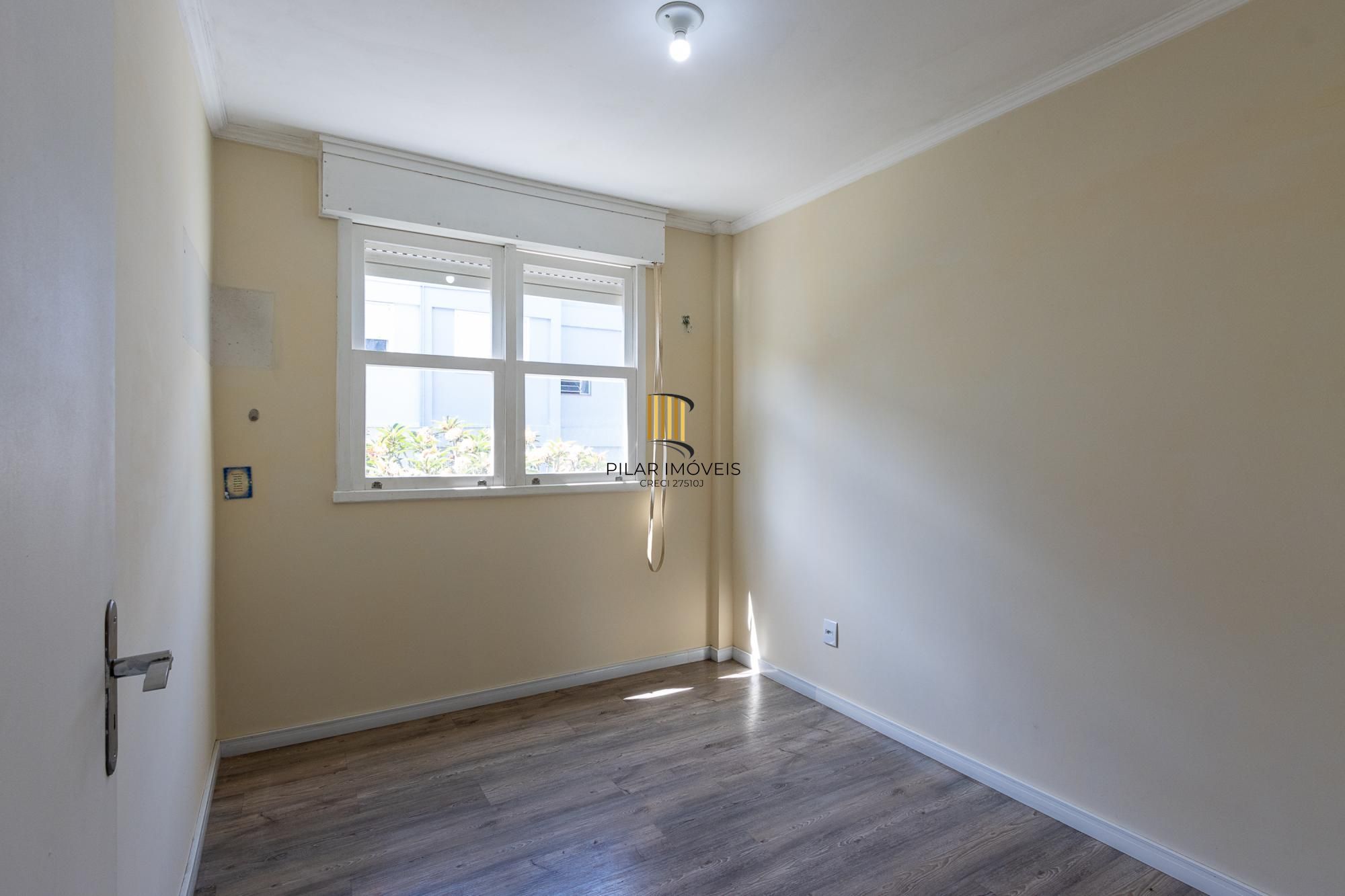 APARTAMENTO REFORMADO, 3 QUARTOS, 1 VAGA ROTATIVA - BAIRRO CAMAQUÃ