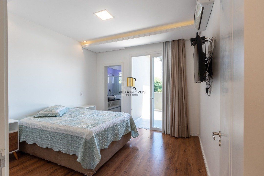 Casa para Venda - 420m², 3 dormitórios, sendo 3 suites, 8 vagas - Ipanema