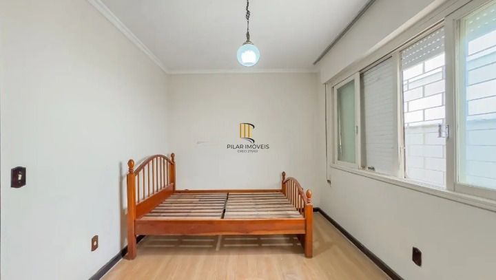 Casa de 3 dormitórios, 1 suíte e 3 vagas de garagem, bairro Ipanema.