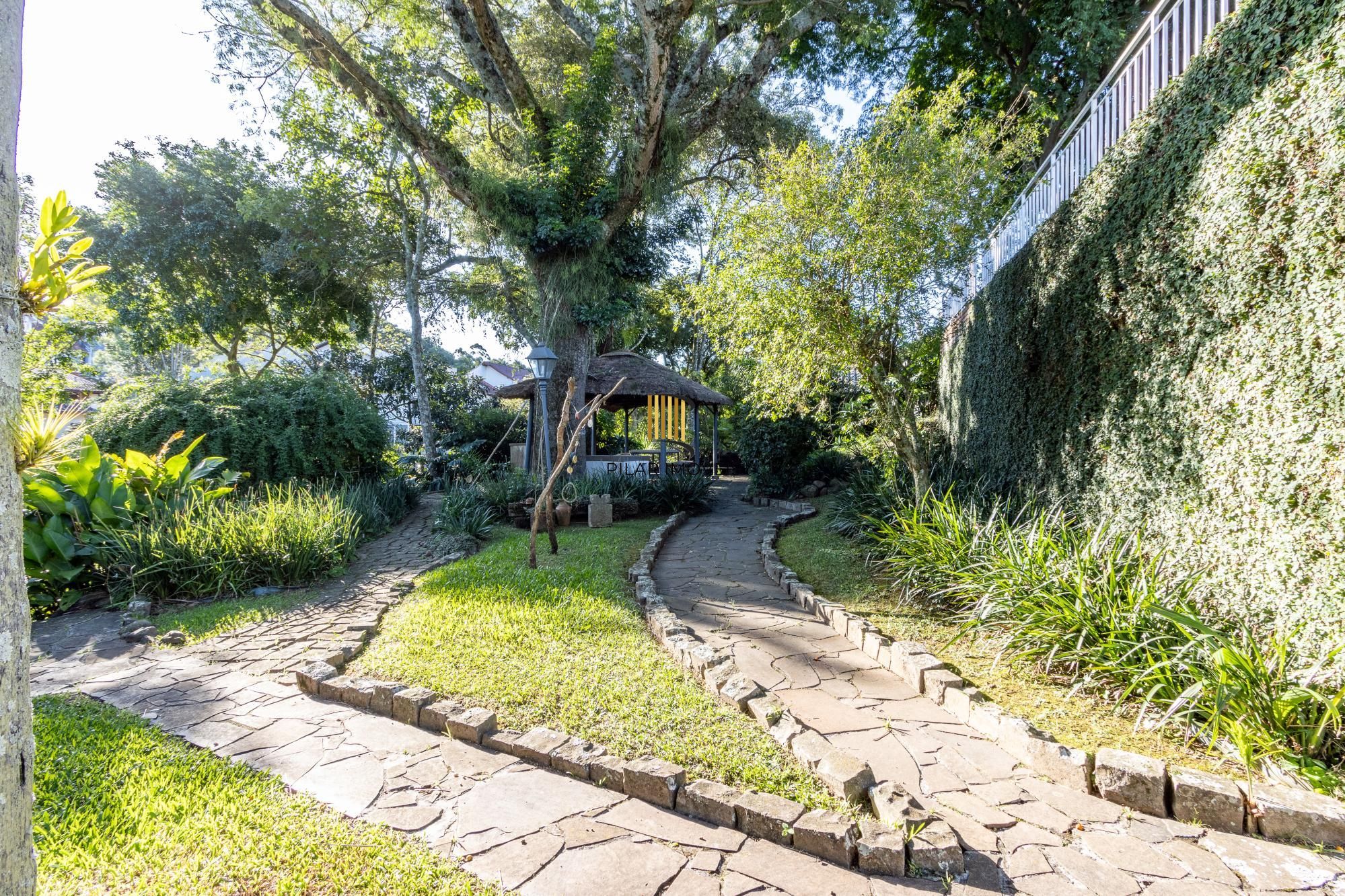 Casa de Condomínio 4 dormitórios no bairro Cavalhada