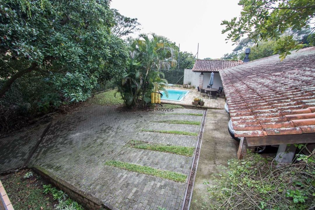 Casa para Venda - 489m², 4 dormitórios, sendo 2 suites, 3 vagas - Cristal