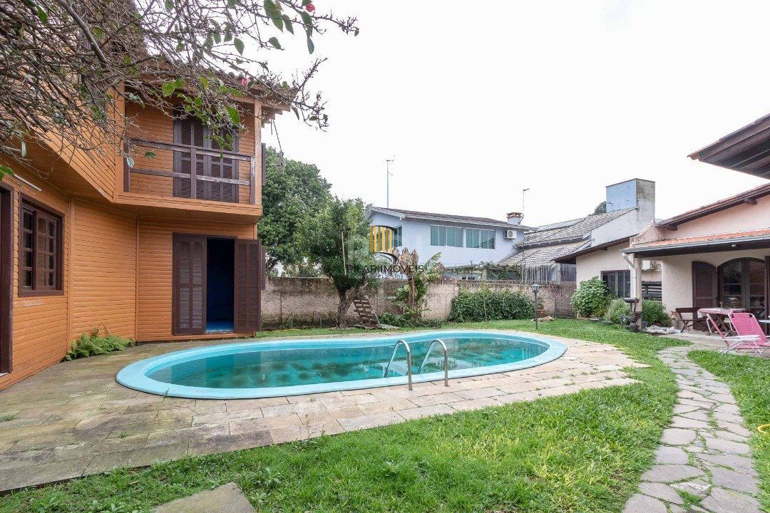 Casa para Venda - 380m², 3 dormitórios, sendo 1 suites, 3 vagas - Tristeza