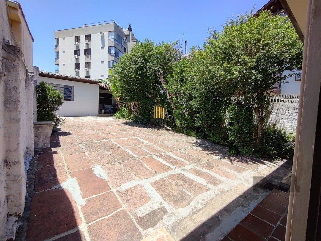 Casa térrea, 2 quartos, 2 vagas, edicula com 1 quarto e um banheiro - Bairro Tristeza