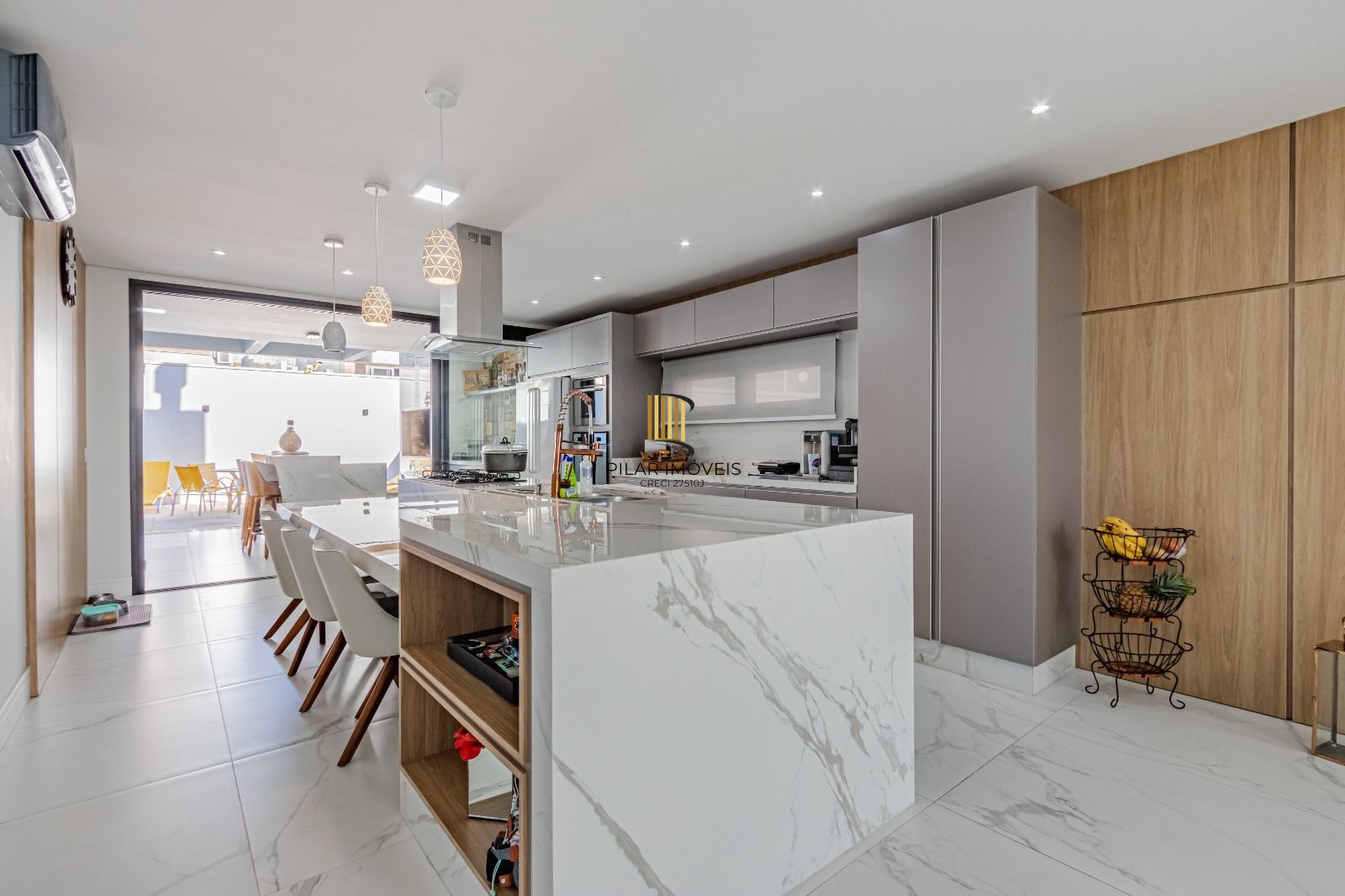 Casa de Condomínio 4 dormitórios no bairro São Vicente