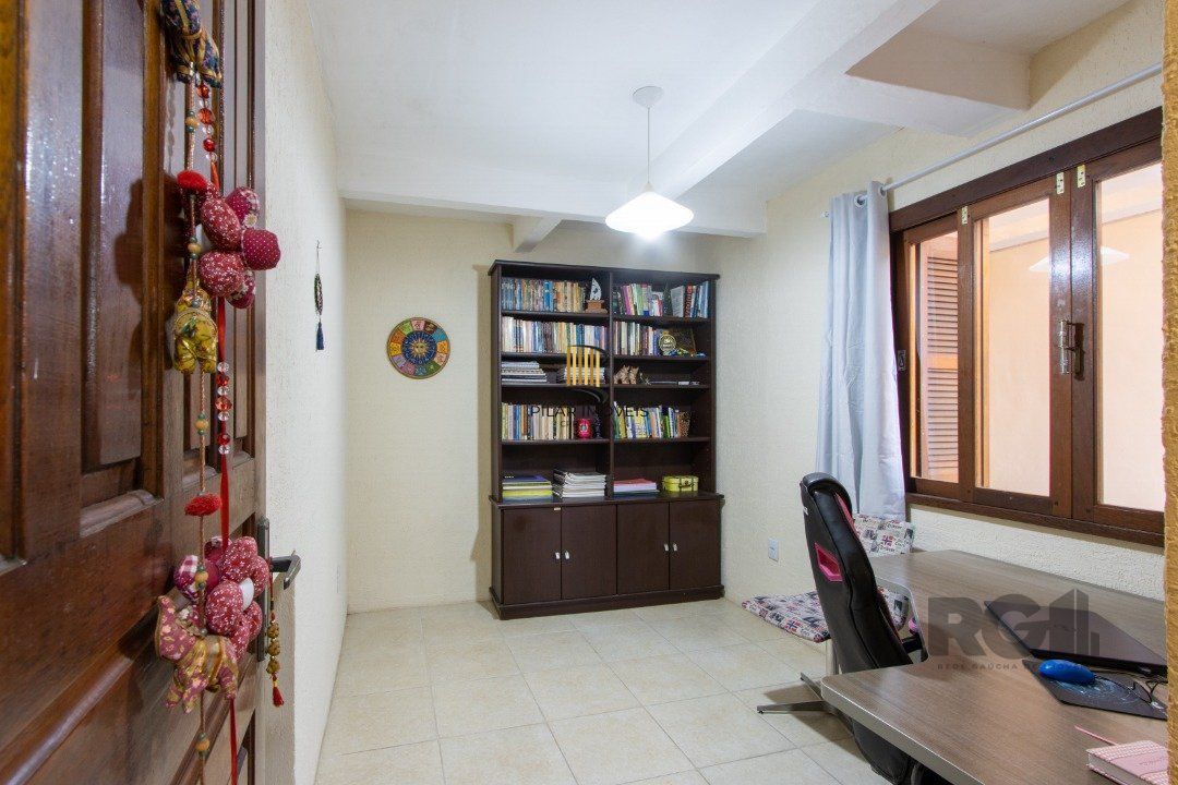 Casa para Venda - 220m², 3 dormitórios, sendo 2 suites, 5 vagas - Espirito Santo