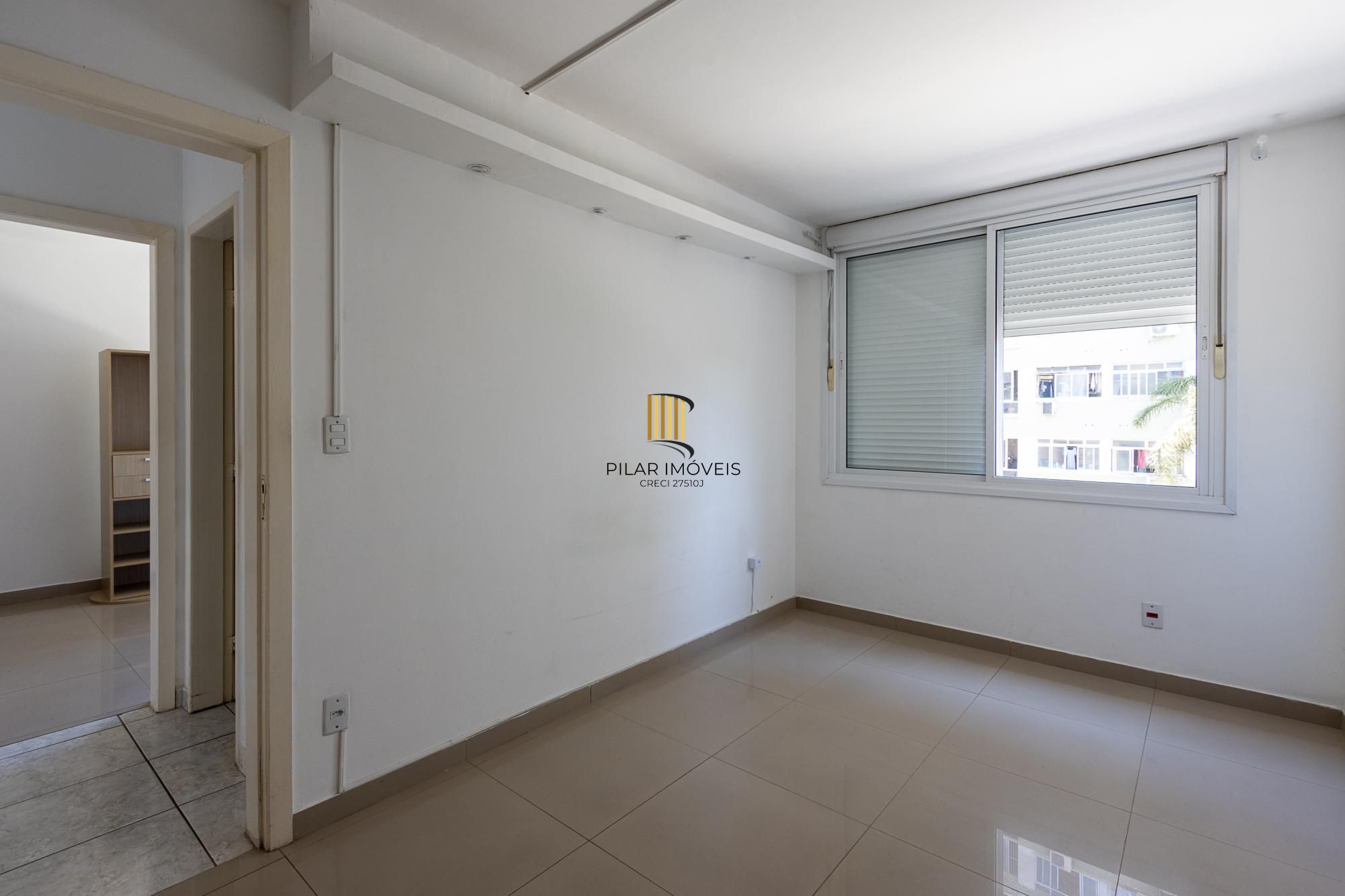 Apartamento, desocupado, 2 dormitórios e vaga escriturada, elevador -Cavalhada