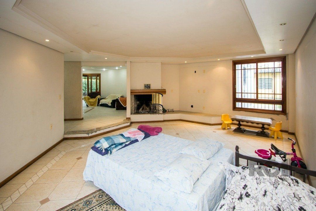 Sobrado com 6 suites, lareira, lavabo, pátio - Bairro Belém Velho