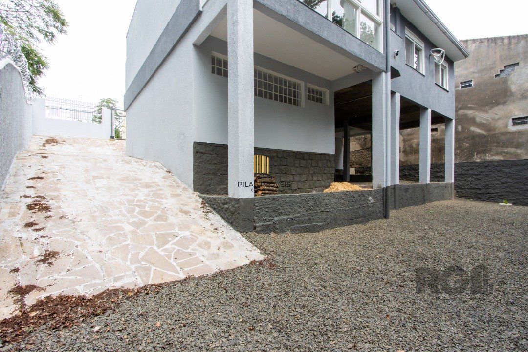 Casa | 3 quartos | 2 Suítes | 4 vagas cobertas | 260m2 Privativos | Bairro Santa Tereza