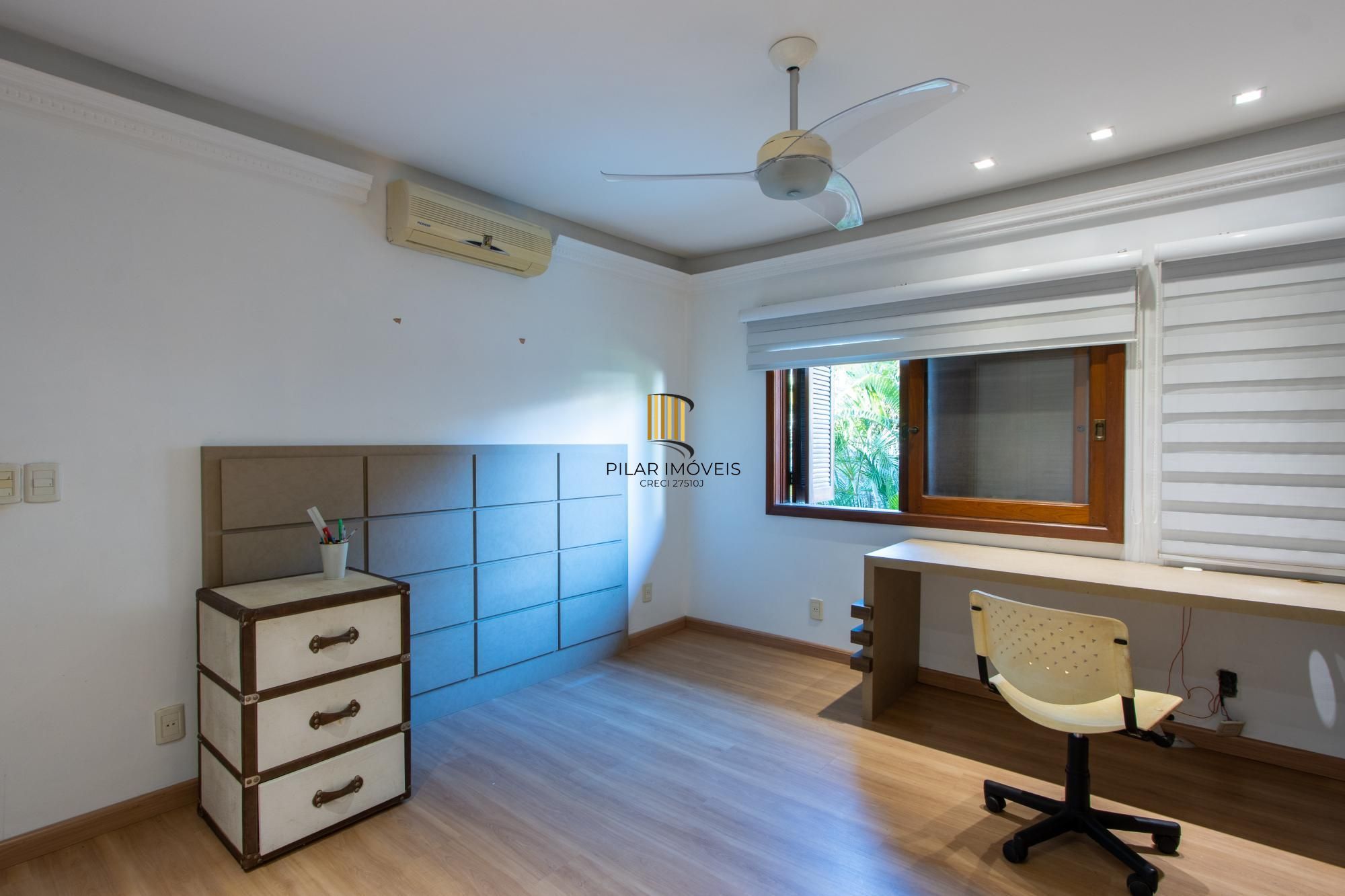 Excelente Casa em Condominio Fechado com 440,60m Dormitórios, sendo 2 Suítess