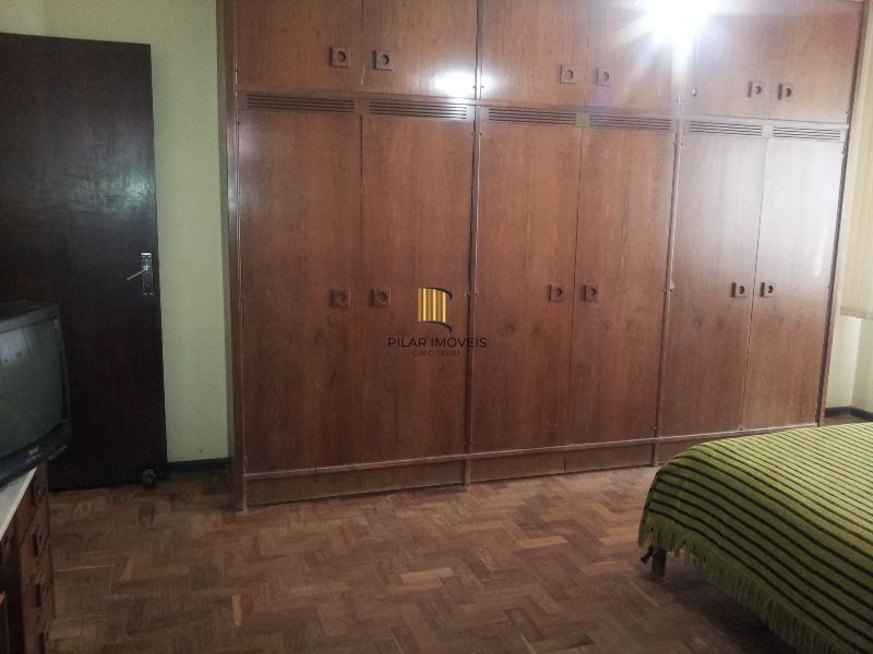 Casa para Venda - 400m², 3 dormitórios, sendo 1 suites, 2 vagas - Cristal