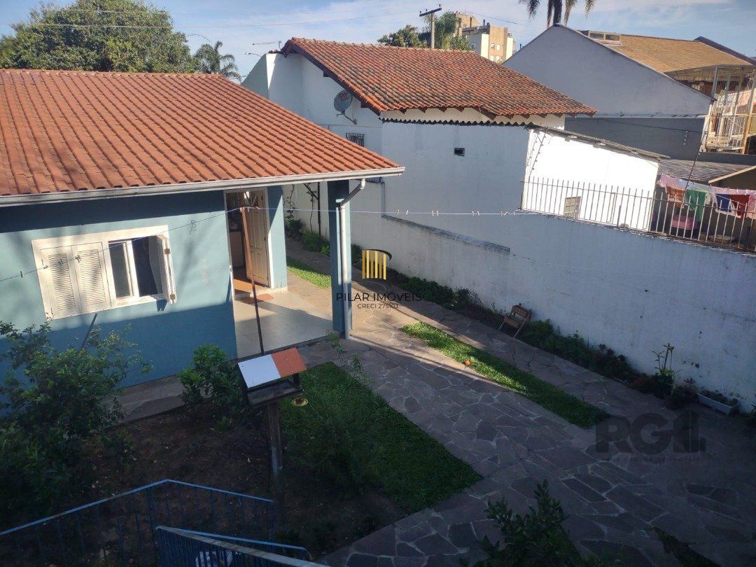 Casa com 250m²,  2 quartos, 1 suite, edícula, no bairro Nonoai