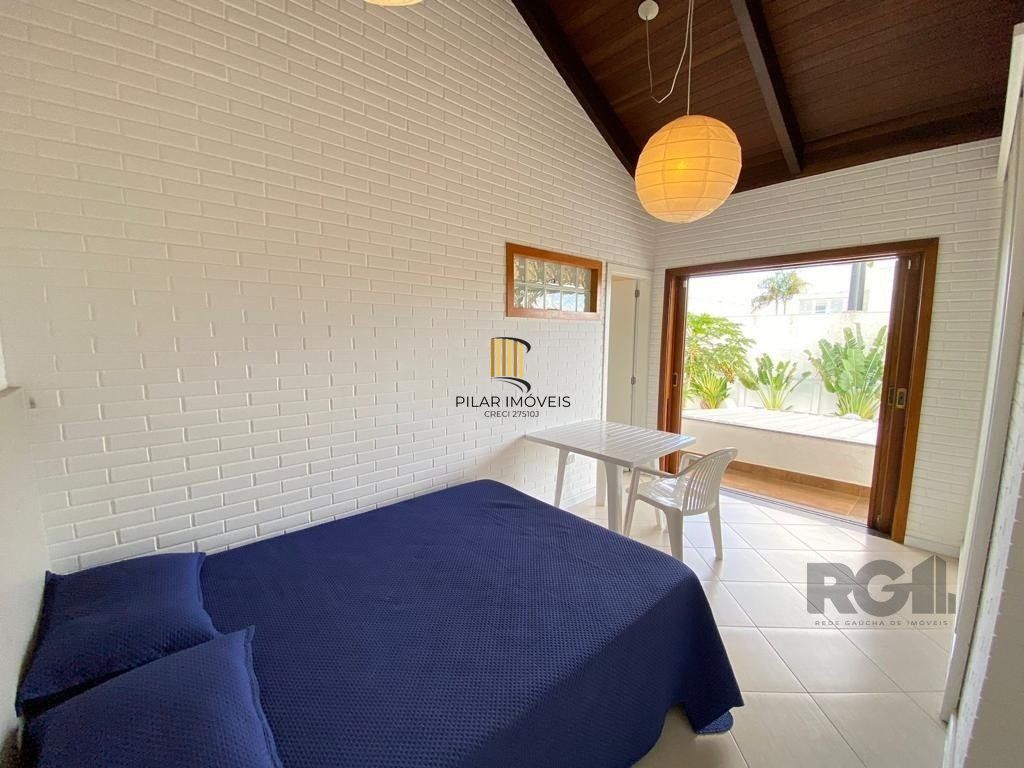 CASA EM ATLANTIDA COM 5 SUÍTES