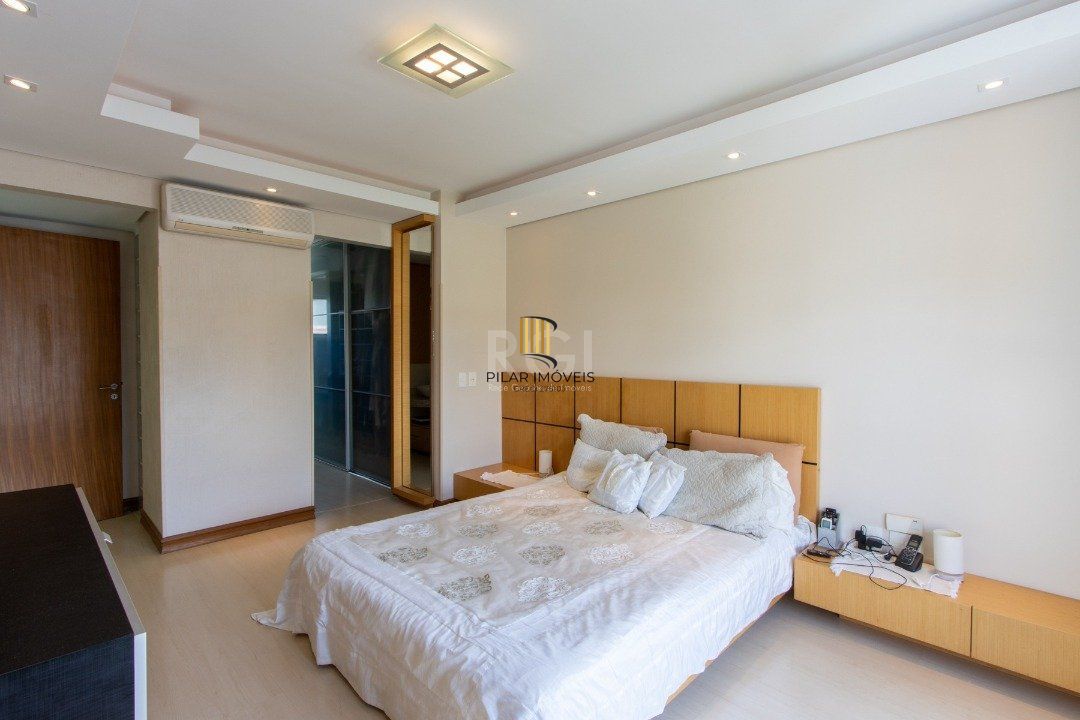 Casa 4 dormitórios no bairro Teresópolis