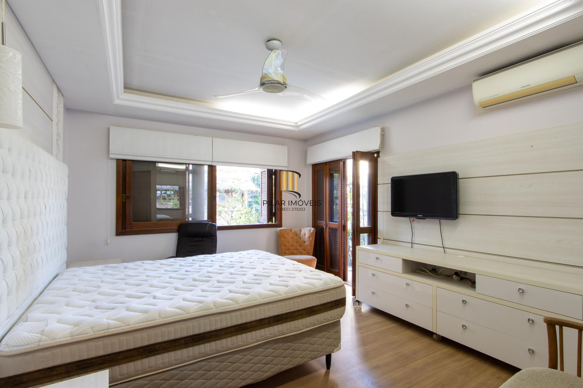 Excelente Casa em Condominio Fechado com 440,60m Dormitórios, sendo 2 Suítess