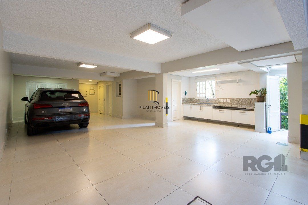 Casa em condominio, mobiliada com 741m² privativos , com 3 suítes- master