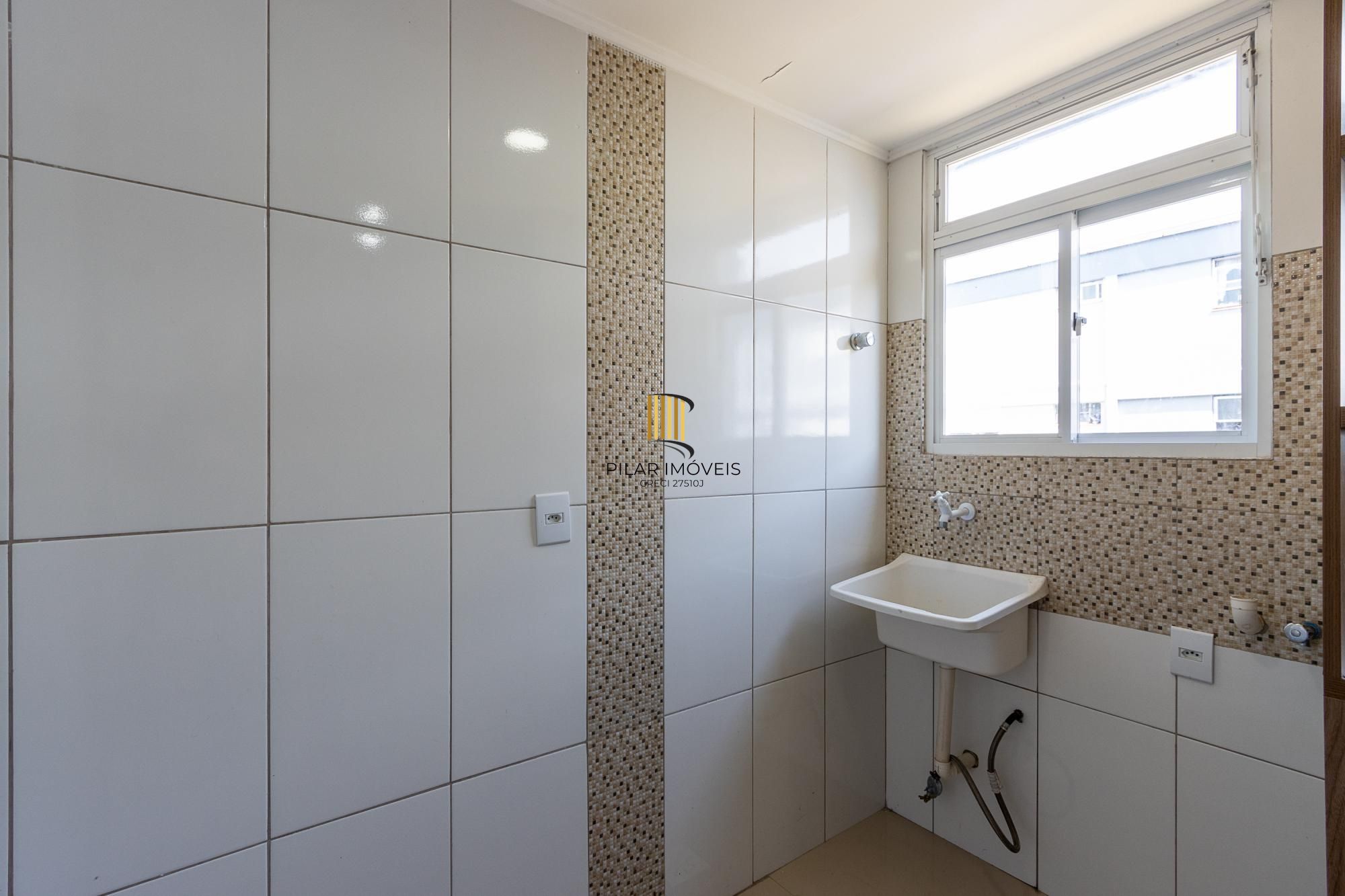 APARTAMENTO REFORMADO, 3 QUARTOS, 1 VAGA ROTATIVA - BAIRRO CAMAQUÃ