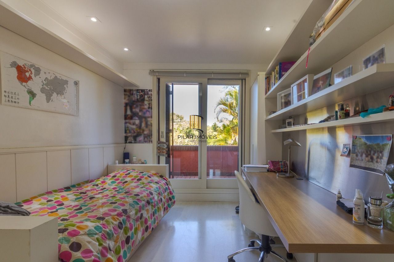 Casa em Condomínio com 487m² | 4 Dormitórios sendo 4 suítes, 3 vagas, no Bairro Três Figueiras, Porto Alegre
