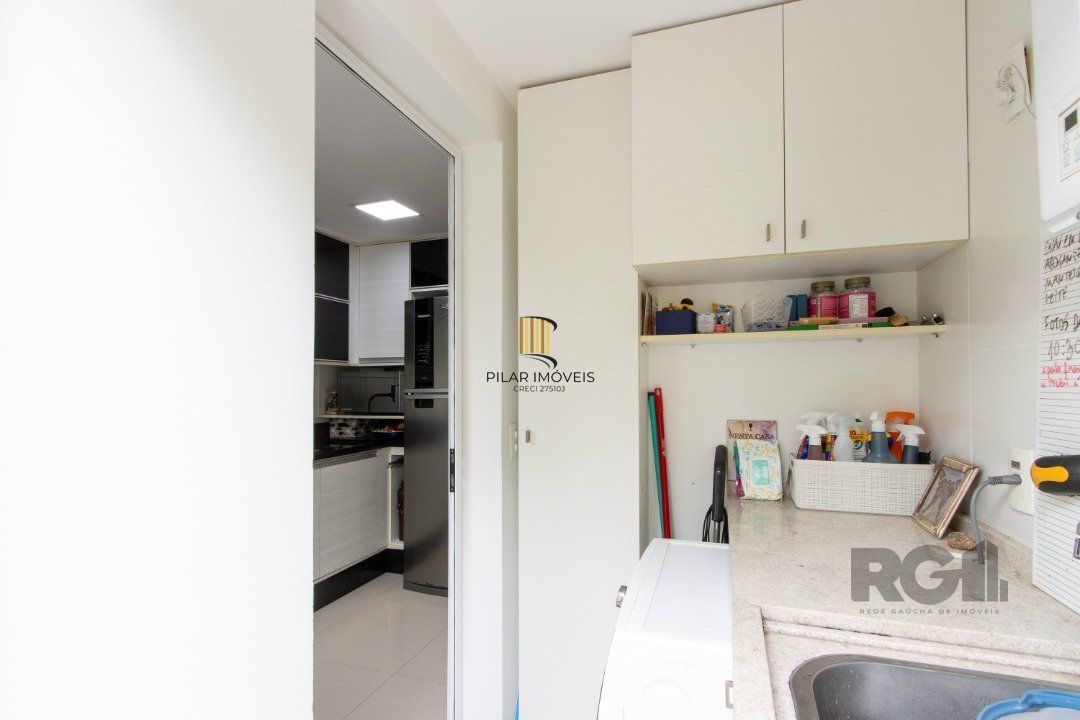 Casa em condomínio fechado,  com 3 quartos,  suíte, 3 banheiros e 2 vagas - Bairro Teresópolis