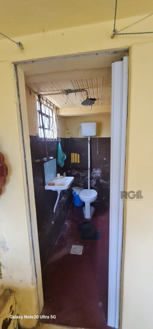 Casa com 2 dormitórios e 2 banheiros, área privativa de 100m²