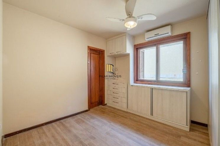 Casa 3 dormitórios, 1 suíte, 2 vagas - Bairro Camaquã