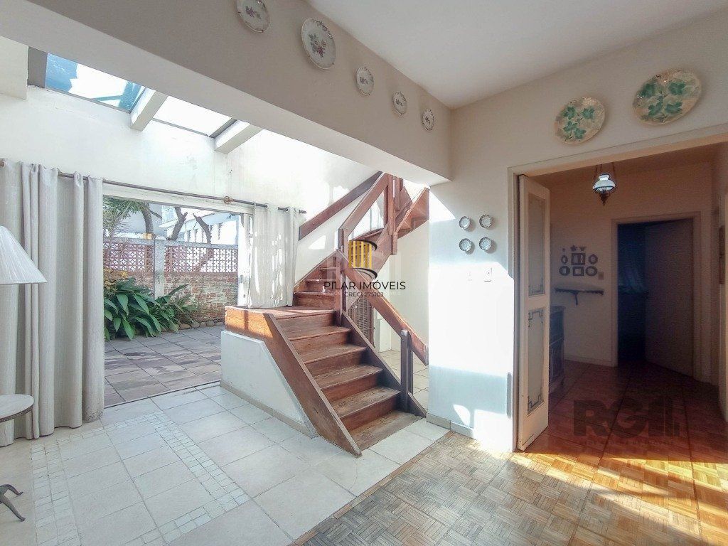 Casa para venda com 4 dormitórios no bairro Cristal