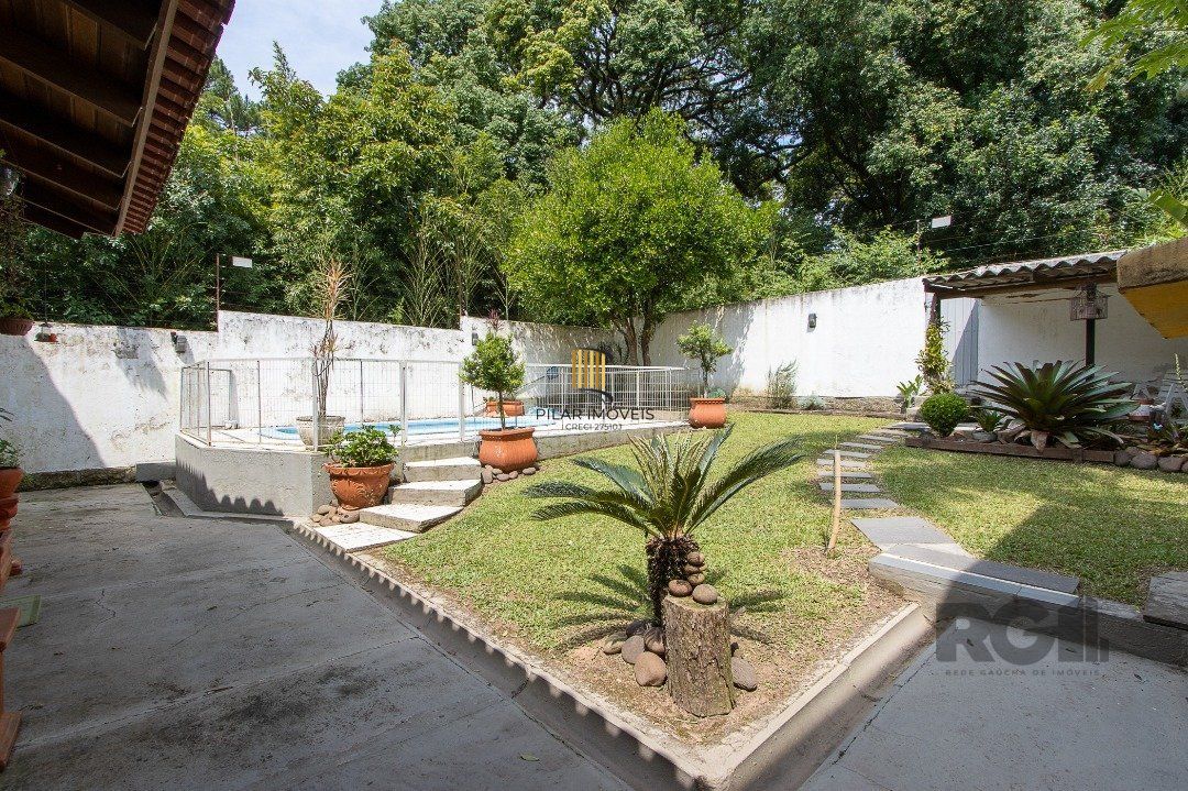 Casa para Venda - 300m², 3 dormitórios, sendo 1 suites, 4 vagas - Nonoai