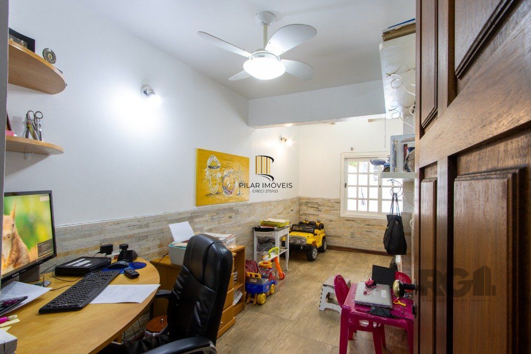 Casa 4 dormitórios no bairro Ipanema