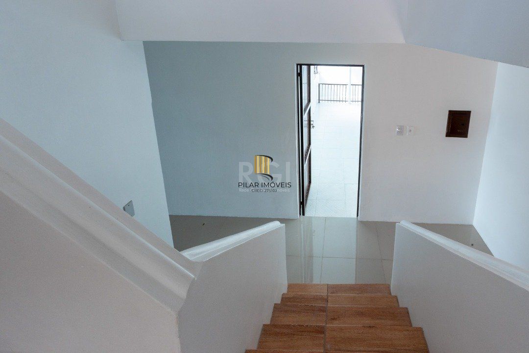 Casa para Venda - 454.7m², 5 dormitórios, sendo 1 suites, 8 vagas - Teresópolis