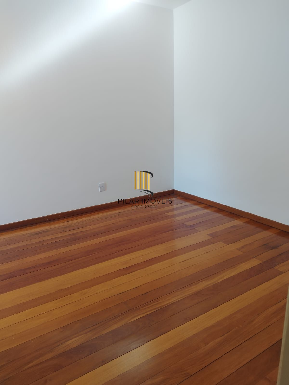 Casa de 4 dormitórios com 250 m² de área privativa