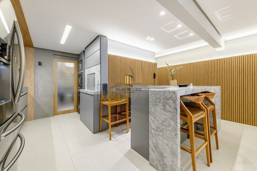 **Apartamento de 3 Quartos com 2 Suítes e 2 Vagas de Garagem na Tristeza, Porto Alegre, RS**