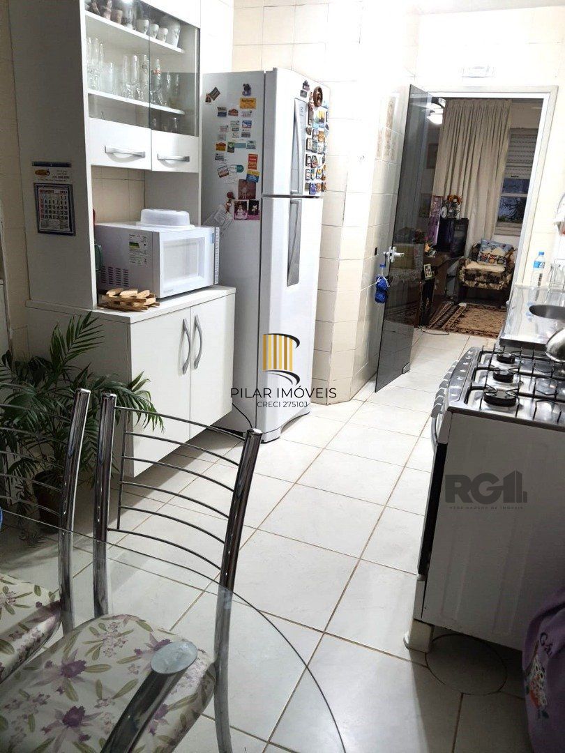 Casa térrea, 3 quartos, amplo pátio - Bairro Santa Tereza