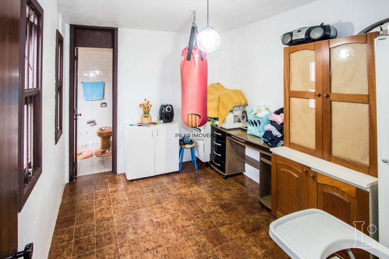 Casa para Venda - 485m², 4 dormitórios, sendo 1 suites, 3 vagas - Cristal