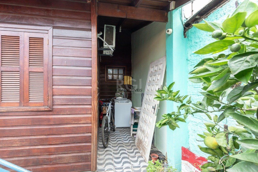 Casa para Venda - 54m², 2 dormitórios, 4 vagas - Cristal