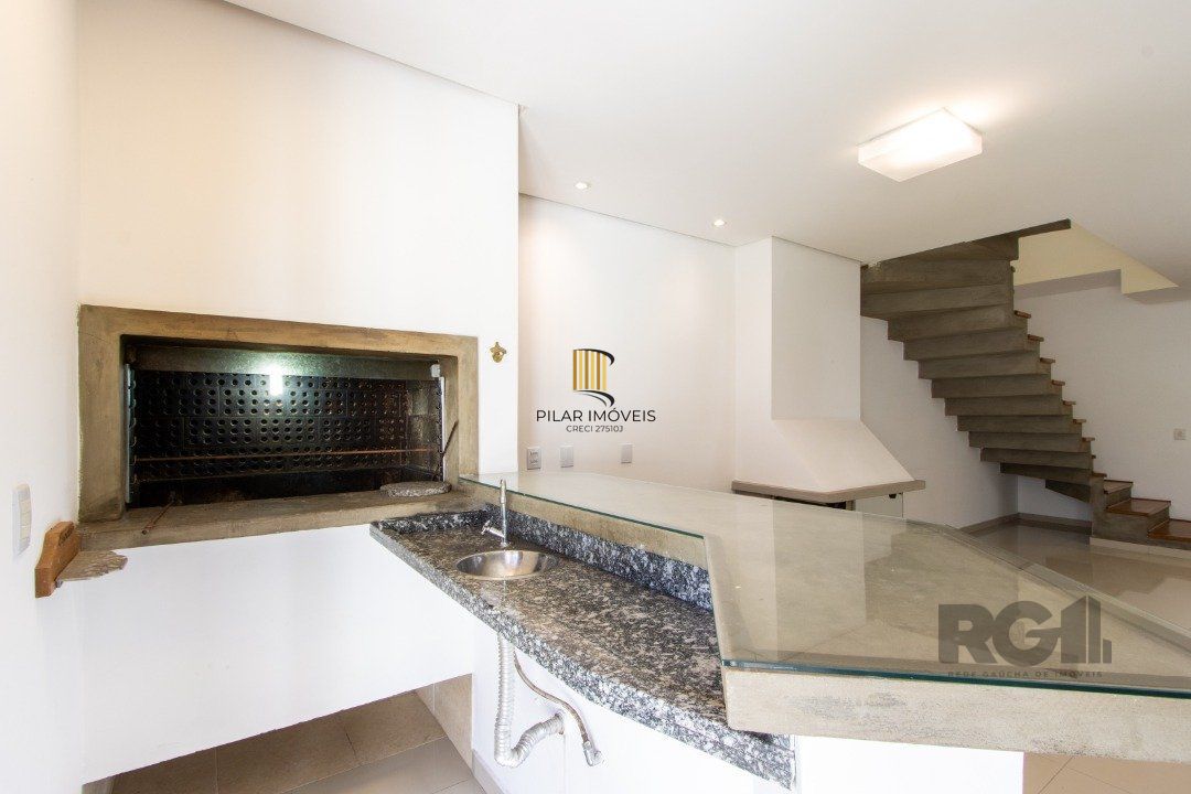 Casa 3 dormitórios no bairro Hípica