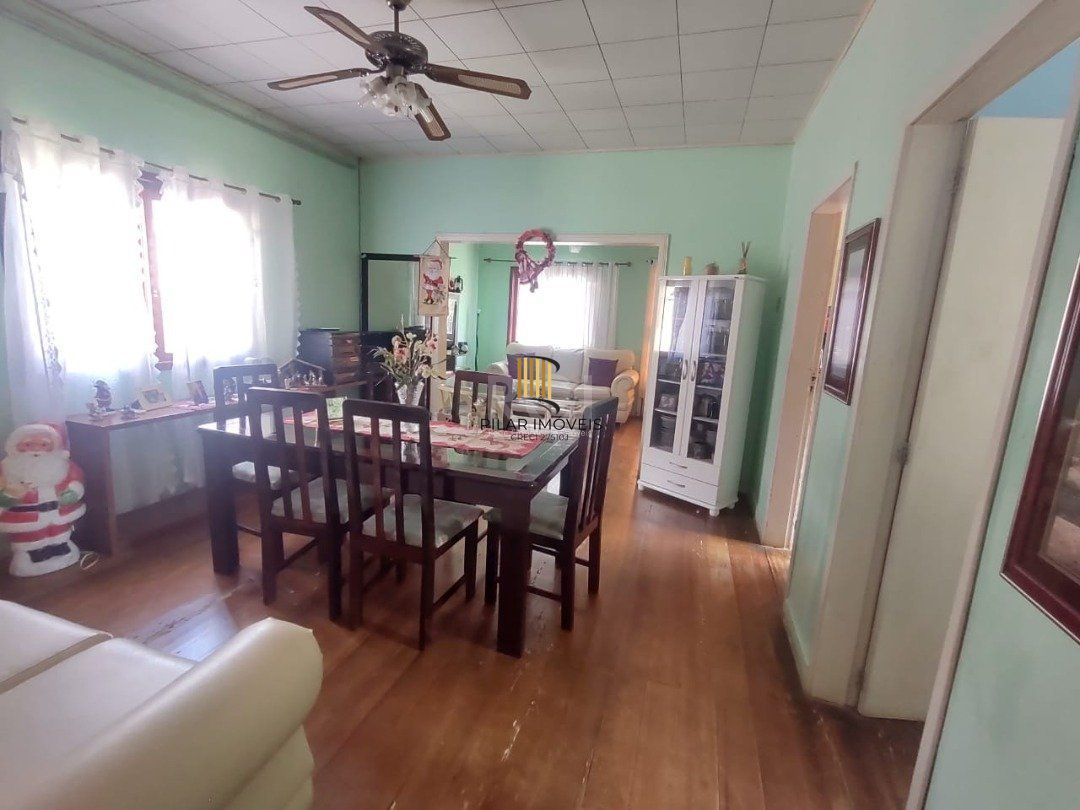 Casa para Venda - 265.1m², 3 dormitórios, 4 vagas - Guarujá