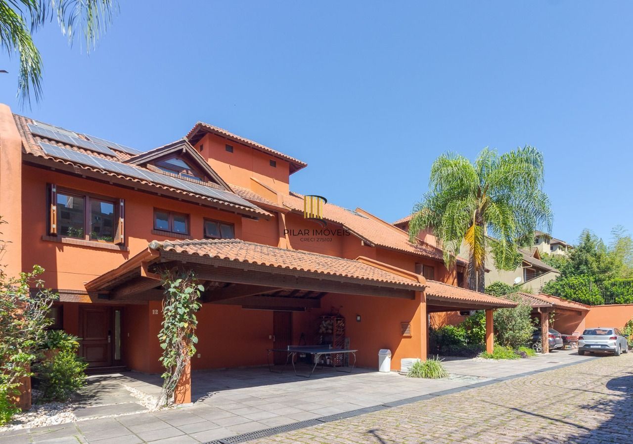 Casa em Condomínio com 487m² | 4 Dormitórios sendo 4 suítes, 3 vagas, no Bairro Três Figueiras, Porto Alegre