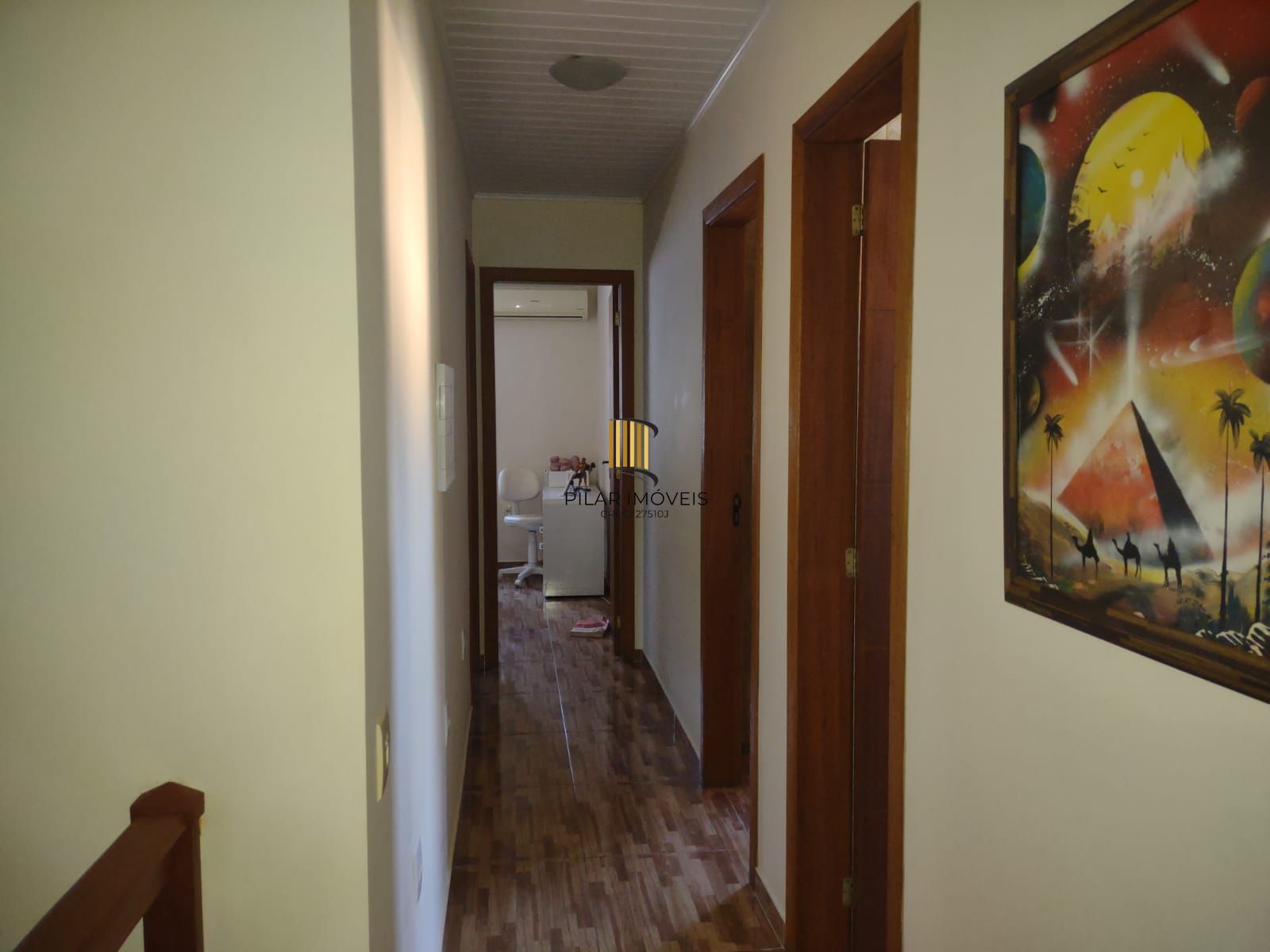 Casa com 4 quartos, suíte, piscina, lareira, churrasqueira em um terreno de 616m².