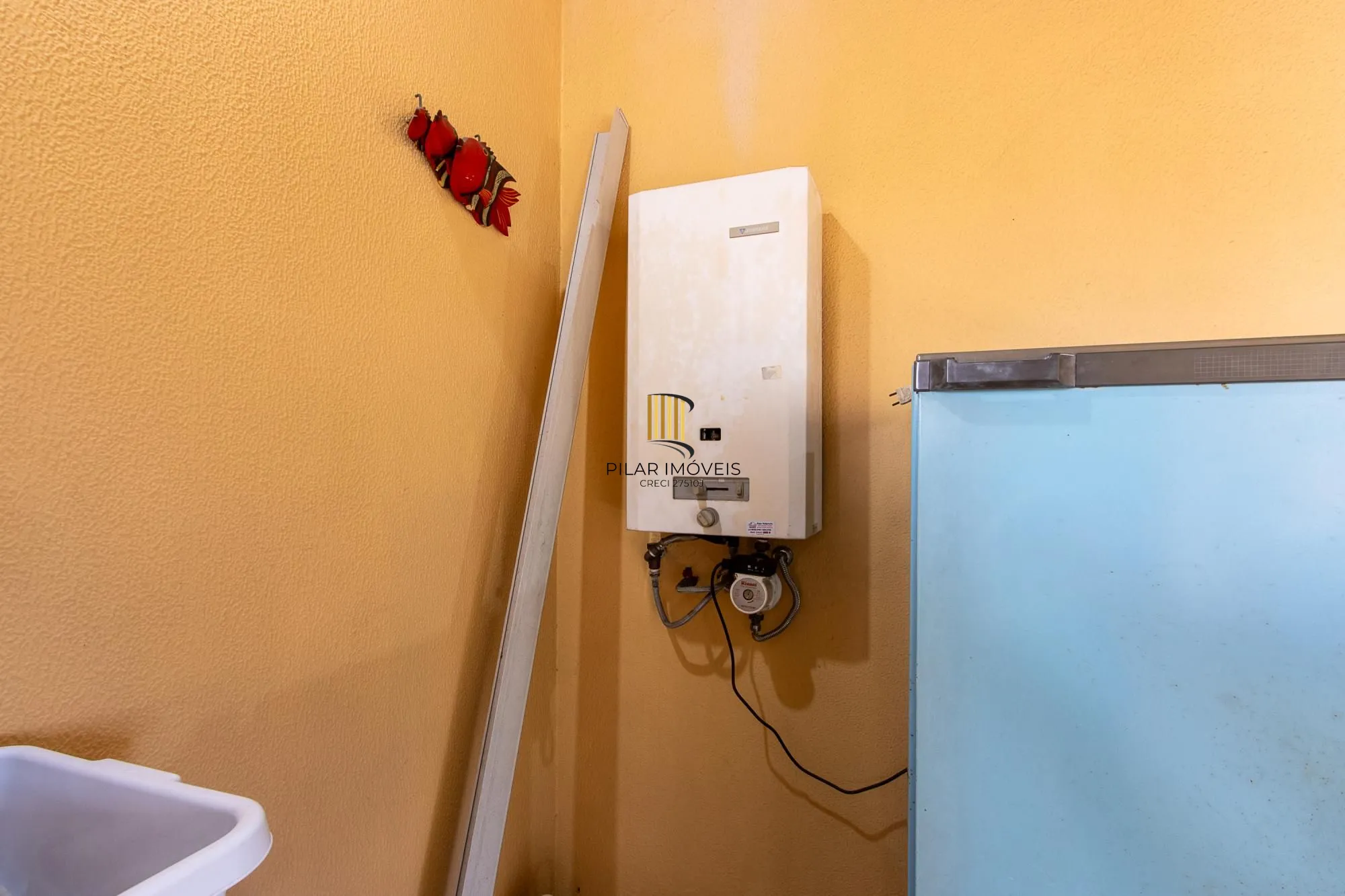 Casa Residencial ou Comercial, com 3 quartos (1 suite), 229m² privativos - Bairro Tristeza