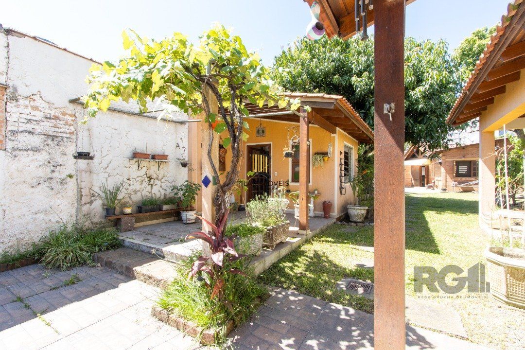 Casa 2 dormitórios no bairro Camaquã